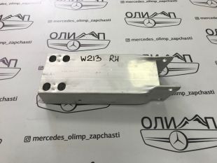 Кронштейн усилителя правый на Mercedes E class w213 c238 Кронштейн усилителя правый на Mercedes E class w213 c238